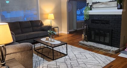 OldCharm Spacious 2bdrmhouse in perfect location in Burley with WiFi,Central Air