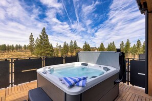 Bañera de hidromasaje al aire libre