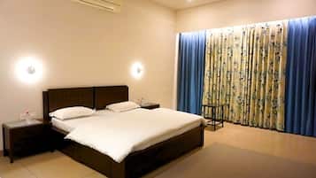 5 Schlafzimmer, Bügeleisen/Bügelbrett, WLAN, Bettwäsche