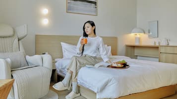 Deluxe 2PC Room | Premium bedding, individually decorated, soundproofing, free WiFi