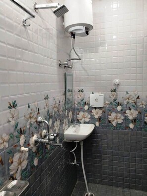 Deluxe Double Room | Bathroom | Shower, slippers, towels, soap - RUDRAKSHA PAYING GUEST HOUSE (VARANASI)