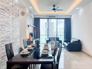 Appartement, 3 chambres | Coin séjour