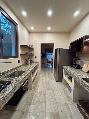 Microwave, oven - Private house with pool and lots of space! No neighbors, no construction nearby! (Tulum)