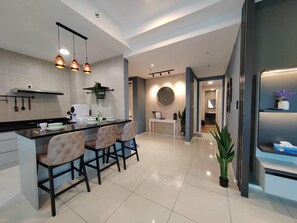 Deluxe Suite, 3 Bedrooms, Balcony, City View | Living area