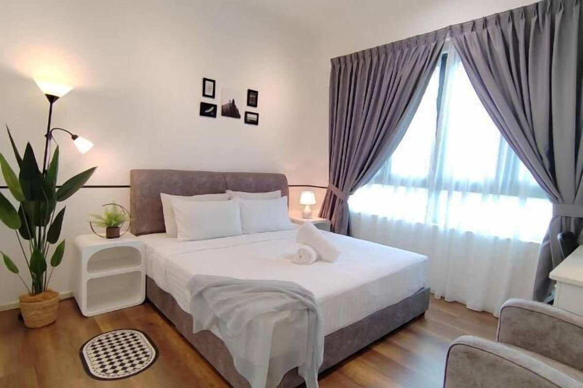 3 bedrooms, iron/ironing board, free WiFi