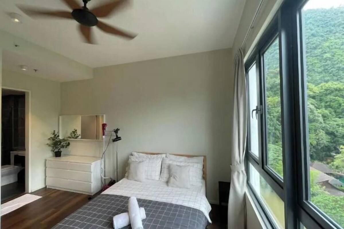 3 bedrooms, iron/ironing board, free WiFi