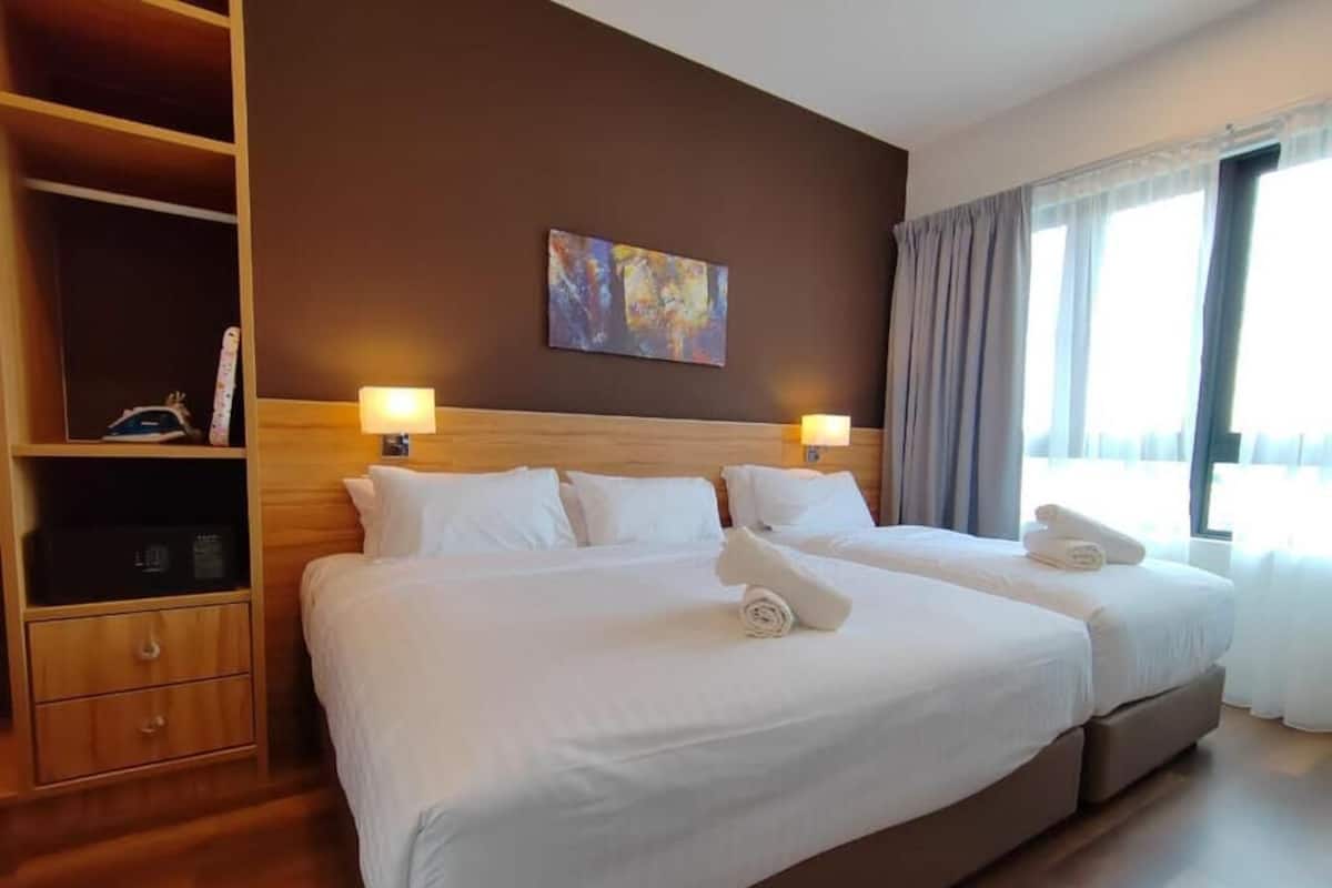 Studio, Balcony, Mountain View | 3 bedrooms, iron/ironing board, free WiFi