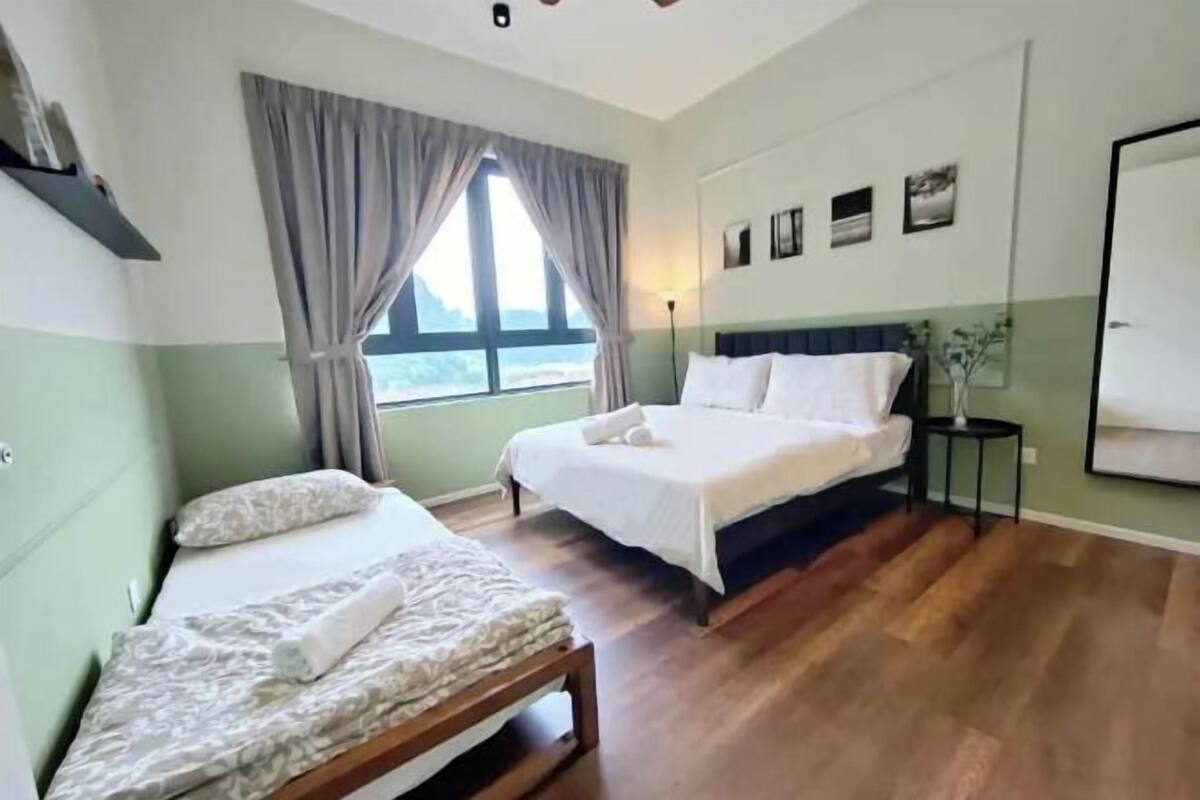3 bedrooms, iron/ironing board, free WiFi