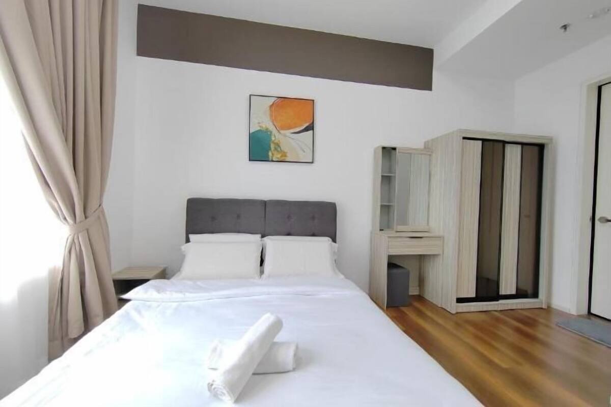 3 bedrooms, iron/ironing board, free WiFi