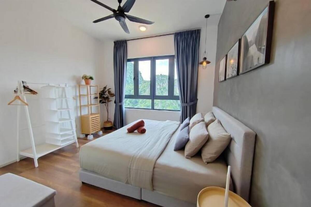 3 bedrooms, iron/ironing board, free WiFi