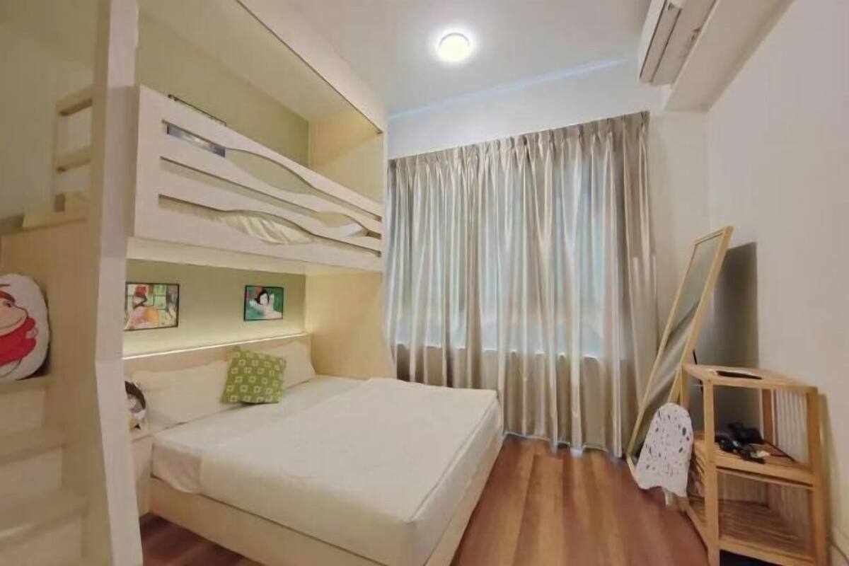 3 bedrooms, iron/ironing board, free WiFi