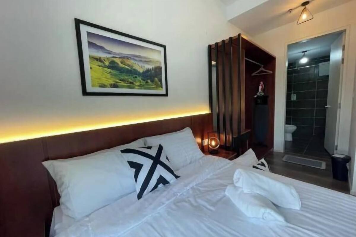 3 bedrooms, iron/ironing board, free WiFi