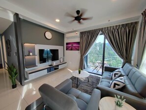 Suite Deluxe, 3 habitaciones, balcón, vistas a la ciudad | Tabla de planchar con plancha y wifi gratis