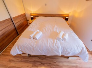 House (Charming Three Bedroom House Turanj)