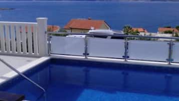 Apartment (One Bedroom Apartment) | Outdoor pool