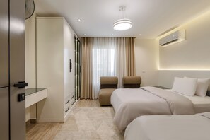 4 bedrooms, desk, iron/ironing board, WiFi
