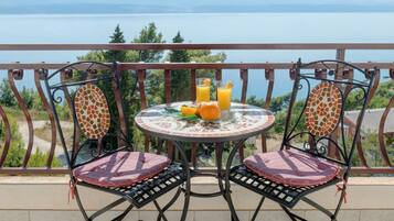 Apartment (One Bedroom Apartment 3) | Balcony