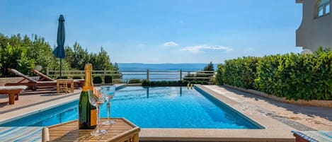 Apartment (One Bedroom Apartment 4) | Outdoor pool