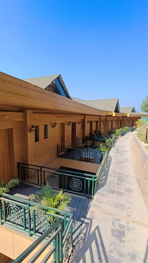 Courtyard - Royalpine Rosastays Kasauli (Kasauli)