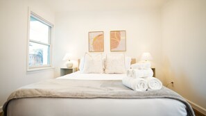 4 habitaciones, escritorio, tabla de planchar con plancha y wifi 