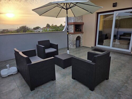 A sunny house with a large terrace and sea views!