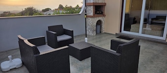 A sunny house with a large terrace and sea views!