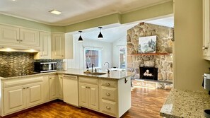 Fridge, microwave, oven, stovetop - Pine Haven - Nestled among towering evergreen trees (Oneonta)