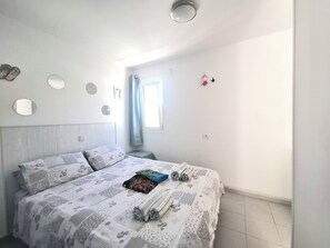 1 habitación, tabla de planchar con plancha, wifi y ropa de cama 