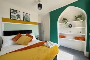 4 bedrooms, iron/ironing board, free WiFi, bed sheets