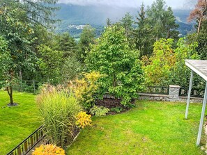 Property grounds - Cosy apartment for 5 guests with WIFI, TV, terrace and pets allowed (Karrösten)