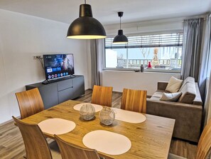Interior - Cosy apartment for 5 guests with WIFI, TV, terrace and pets allowed (Karrösten)