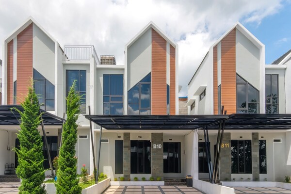 Twospaces Living At Bsb Villa Maharaja, Malang - Batu