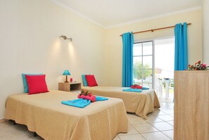 16 slaapkamers, babybedden (toeslag), beddengoed