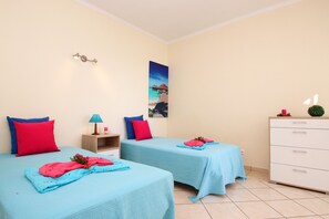 16 多间卧室、婴儿床、床单