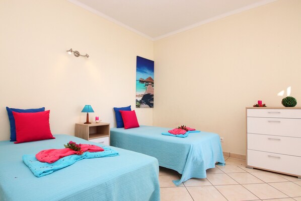 16 bedrooms, cribs/infant beds, rollaway beds, bed sheets - Villa Bella Vista (Albufeira)