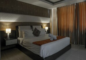 Standard Double Room, City View | Desk - Princess Keisha By SECOM (Denpasar)