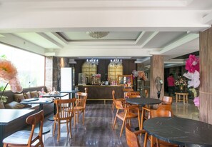 Outdoor dining - Princess Keisha By SECOM (Denpasar)