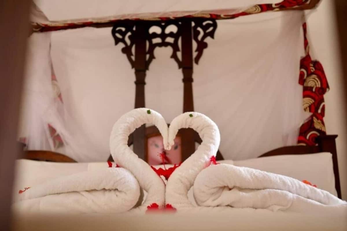 Free cots/infant beds, bed sheets