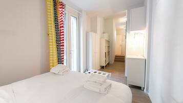 Apartamento conforto, varanda | 3 quartos, ferros/tábuas de passar roupa, Wi-Fi de cortesia