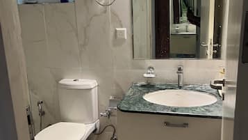 Dusche, Handtücher, Toilettenpapier