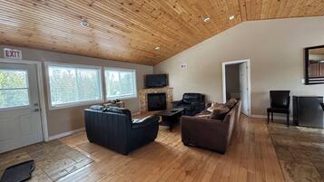 Smart-TV, Kamin, DVD-Player