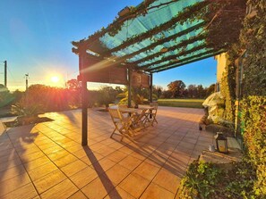 Outdoor dining - Can Padró  (Breda)