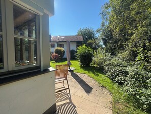 Terrace/patio - In the Chiemgau Alps, ciao-aschau FeWo Chiemgau invites you to enjoy that mountain feeling (Unterwössen)