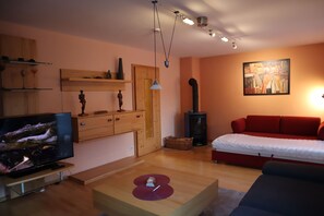 Interior - In the Chiemgau Alps, ciao-aschau FeWo Chiemgau invites you to enjoy that mountain feeling (Unterwössen)