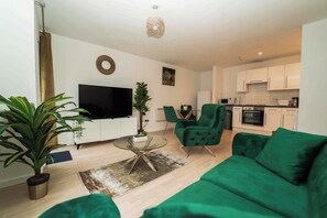Living area - 2br-sleeps5-cityview-freeparking-citycentre (Salford)