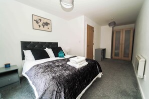 Apartment | 2 Schlafzimmer, Bügeleisen/Bügelbrett, kostenloses WLAN, Bettwäsche