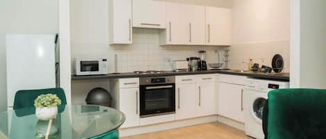 Appartement | Réfrigérateur, four à micro-ondes, un four, surface de cuisson
