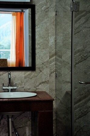 Chambre Double Deluxe, vue montagne | Salle de bain
