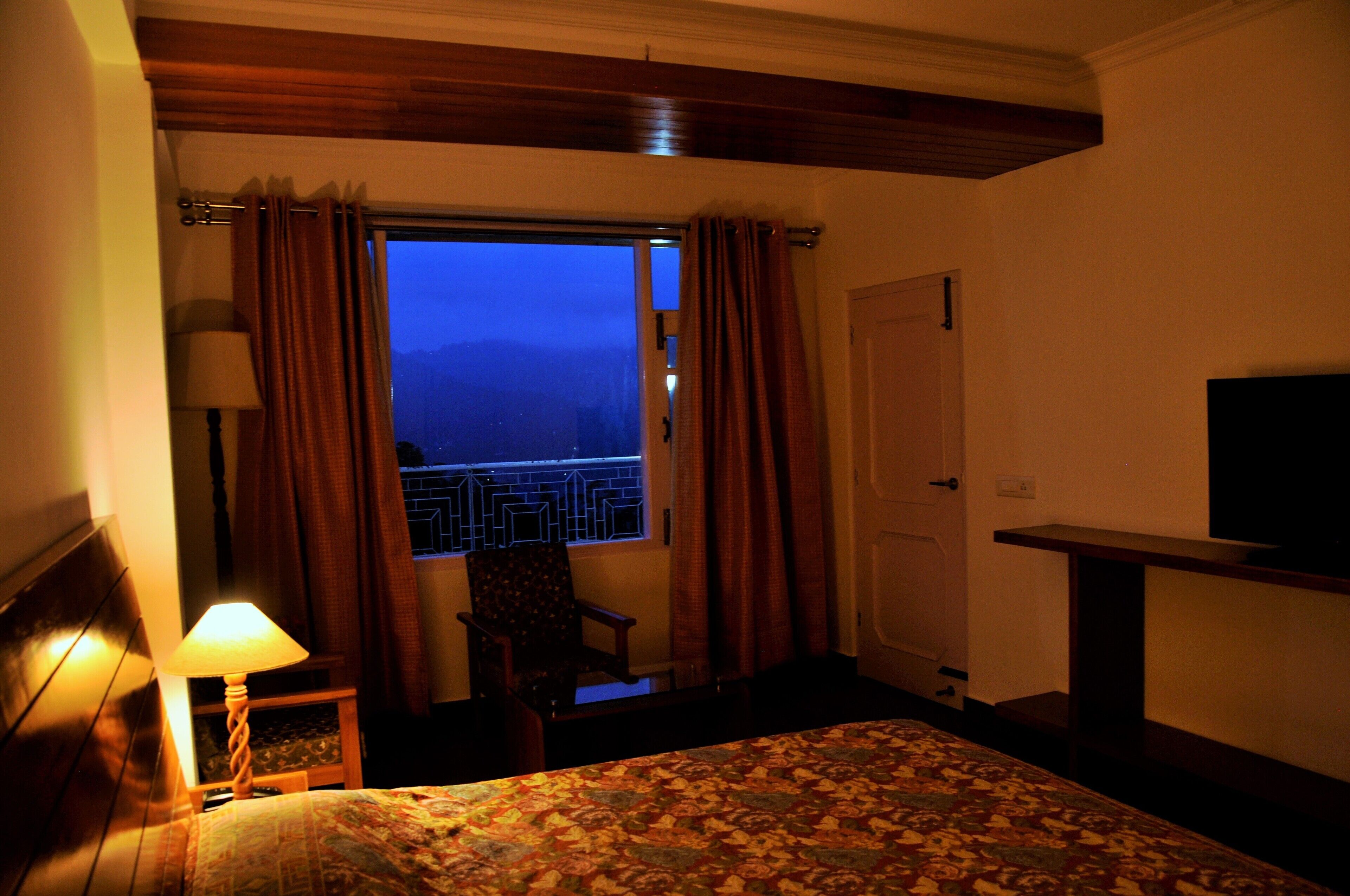 Kamar Double Deluks, pemandangan gunung | Ruang kerja ramah laptop dan Wi-Fi gratis