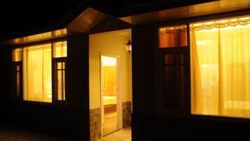 Deluxe-Doppelzimmer, Bergblick | Terrasse/Patio